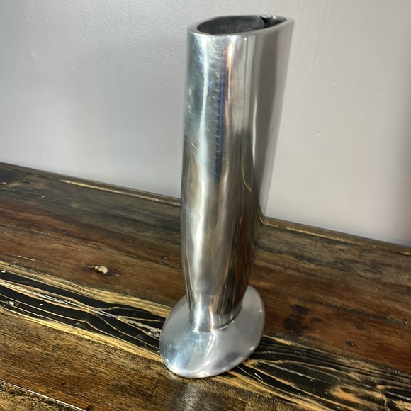 Very heavy metal vase - Picture 6 of 15